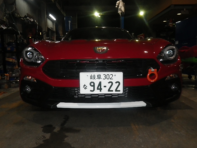 Abarth124spider にclosフロントナンバーステーを取り付け Red Point レッドポイント