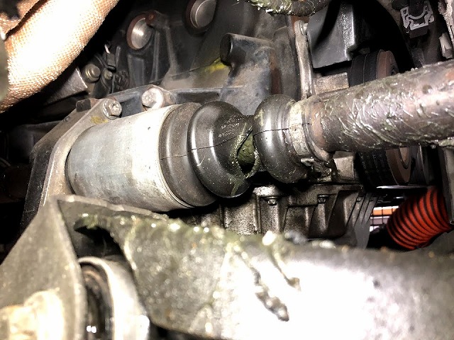 サーキット走行を控えたクリオ2RSは、このままじゃマズイ部分発見 サーキット走行を控えたクリオ2RSは、このままじゃマズイ部分発見