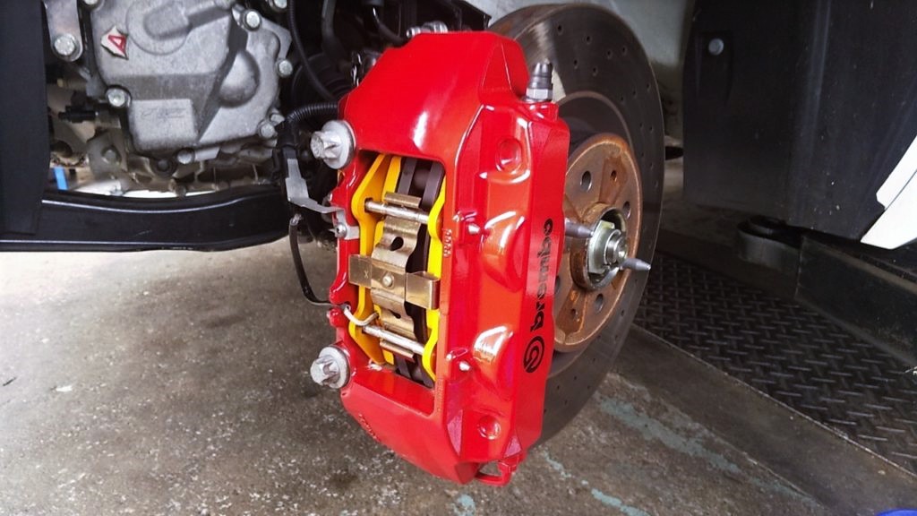 ブレーキ整備のお話アバルト595はブレーキの低ダスト化 | RED POINT 