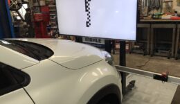 FIAT500Xはアライメント調整からの<br>ADAS機能調整