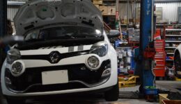 TWINGO2 RSサーモスタットの交換<br>作業には若干のコツが必要です