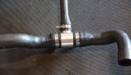 ルーテシア3RS RF4C トータルメンテナンス<br>ラジエタホースの交換