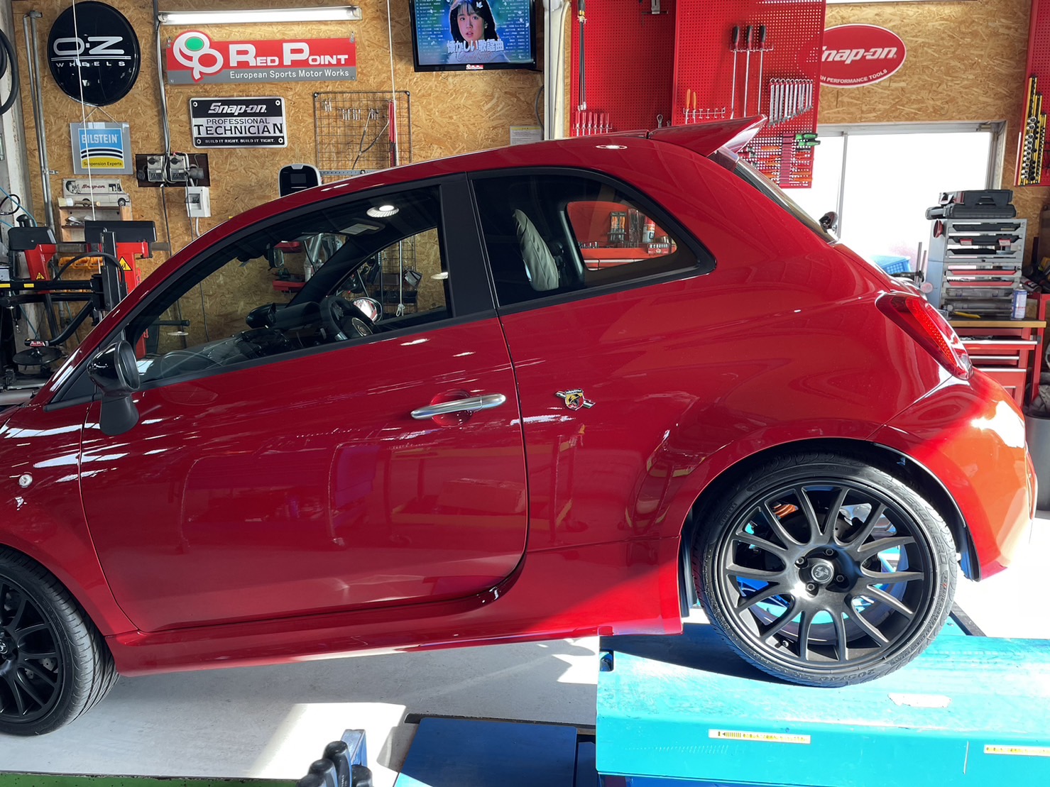 ソリド 1/18 アバルト F595 2022 (マラネロレッド) SOLIDO ソリド 1/18