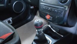 シフト操作の引っ掛かりに効果があるかも？<br>V-UP16の取付も合わせて施工