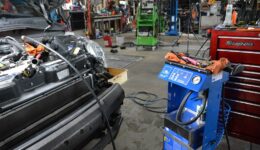 各部を整え、作業の進行中