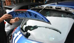 ハイマウントストップランプの外し方<br>ルーテシア ゴルディーニ