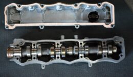 タイベルからのオイル漏れ修理<br>106S16 タイミングベルト カムカバーオイル漏れ