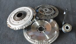 スポーツマインド掻き立てる軽量フライホイール