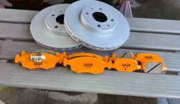 前後合わせて低ダストコンバージョンの施工<br>PANDA クロスのブレーキ最適化