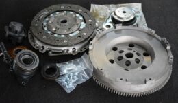 これは重たいはずだ<br>ABARTHクラッチディスク厚と踏力の関係性