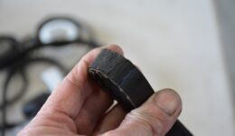 うわっ！思った以上に酷いヒビに遭遇！<br>C3 HN01 タイミングベルトの交換