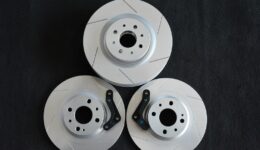 2台のアバルトの制動力を制す技