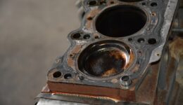 白煙モクモクアバルト<br>燃焼室に多量のオイルが混入