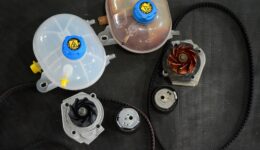 2台並べてタイベル交換 <br>白文字ベルトはやはり弱い！