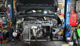 整備性の悪いクルマ<br>この手法が正解か