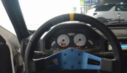 ハンドル位置の上げ下げ<br>106のステアリング チルトアジャスト